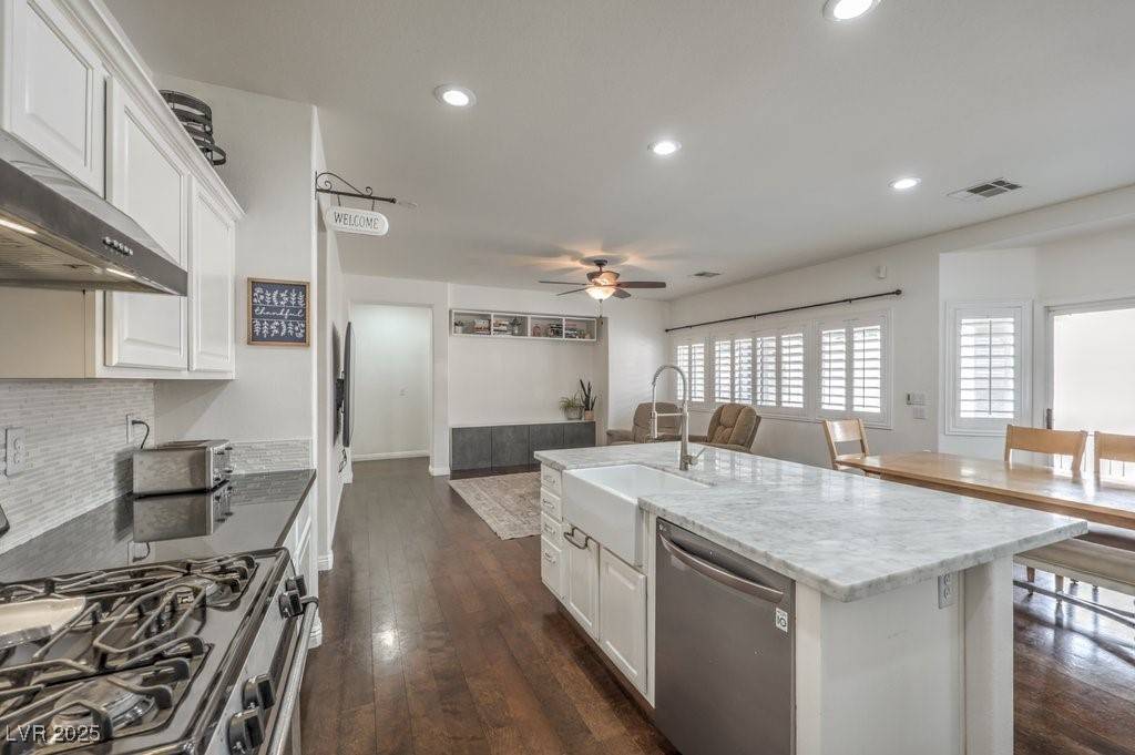 North Las Vegas, NV 89081,6329 Sterling Ranch WAY