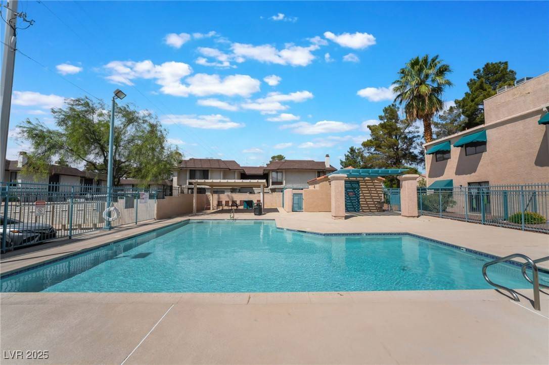 Las Vegas, NV 89119,2225 PINE BREEZE LN #201