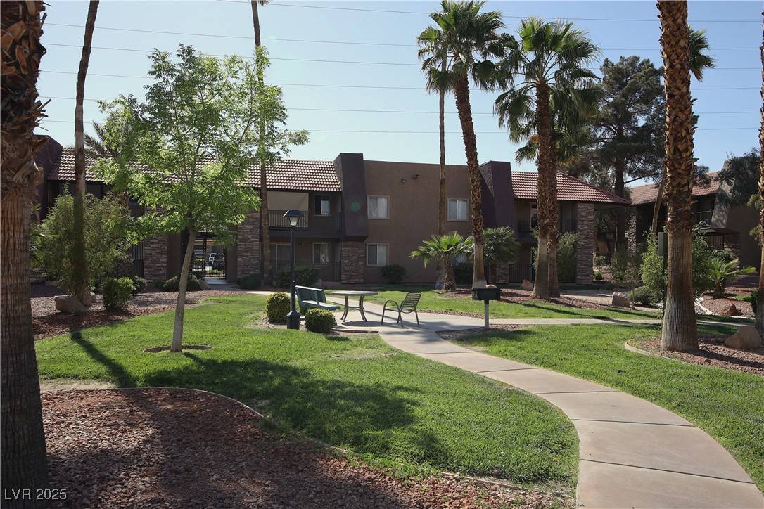 Las Vegas, NV 89103,5116 River Glen DR #225