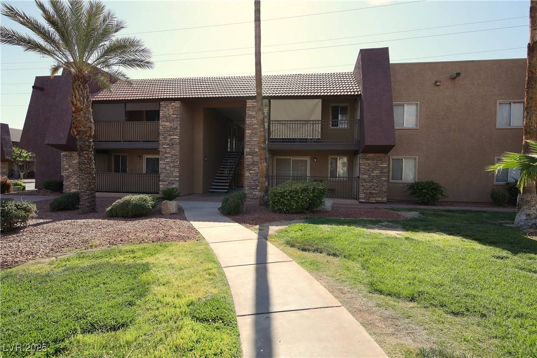 Las Vegas, NV 89103,5116 River Glen DR #225