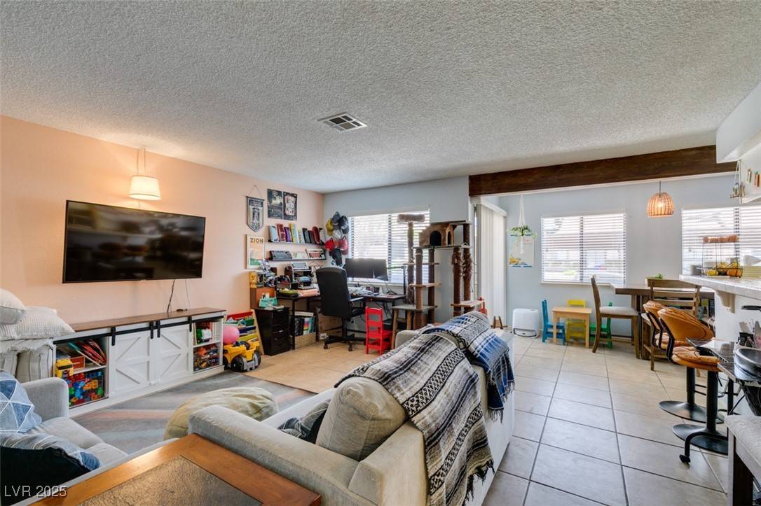 Las Vegas, NV 89121,3375 E Tompkins AVE #161