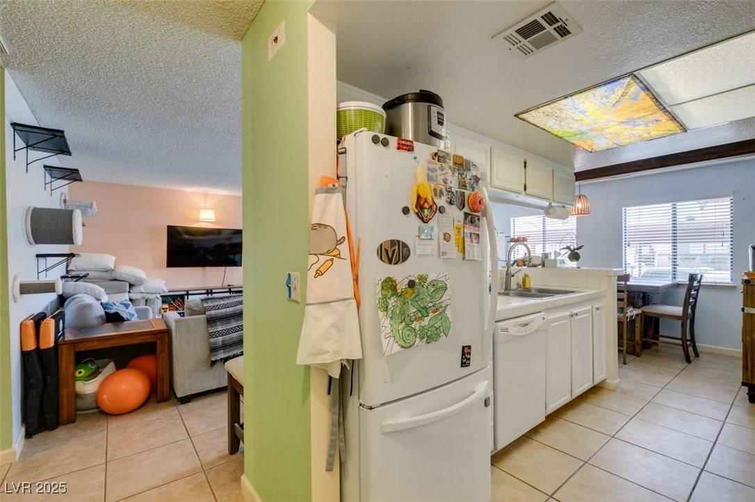 Las Vegas, NV 89121,3375 E Tompkins AVE #161