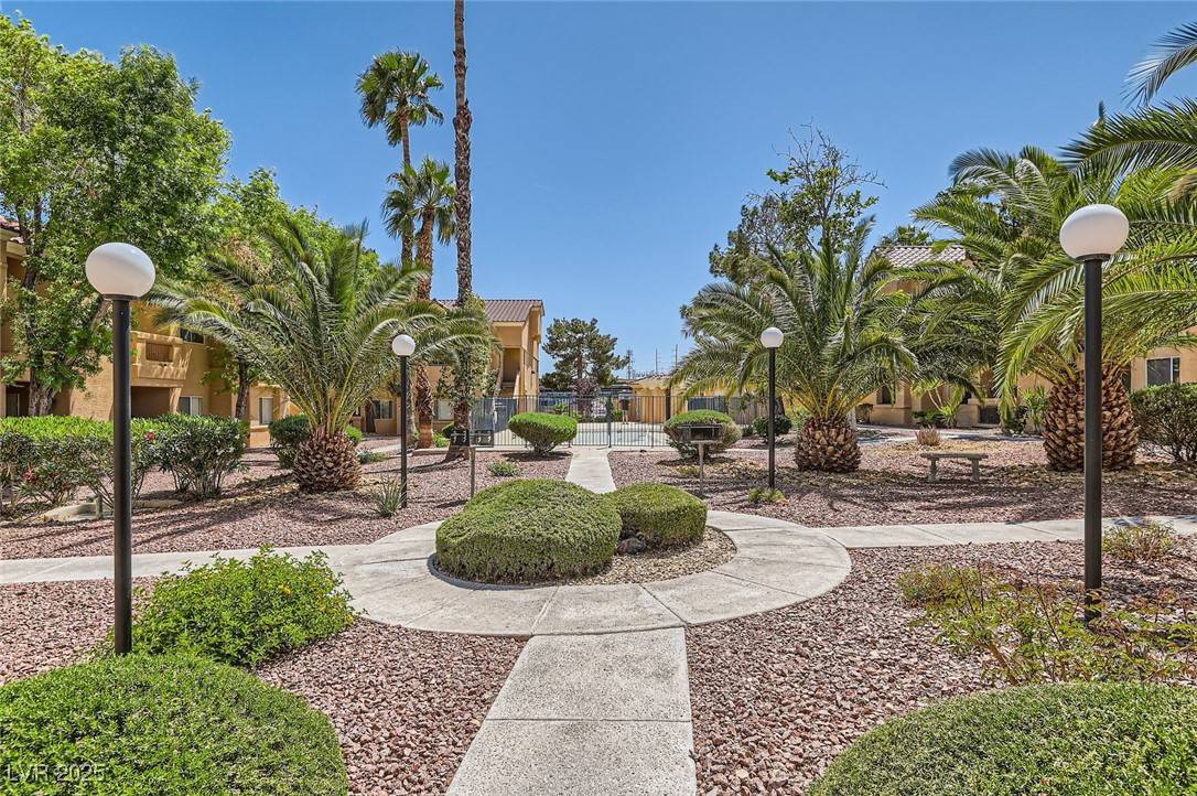 Las Vegas, NV 89145,900 Heavenly Hills CT #112