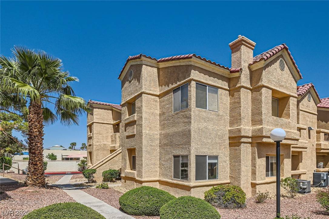 Las Vegas, NV 89145,900 Heavenly Hills CT #112