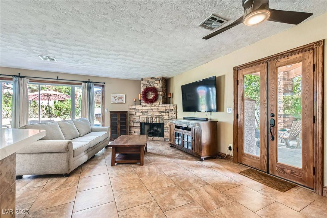 Las Vegas, NV 89117,9921 Heffner Hills CIR
