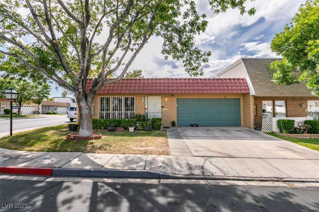 Las Vegas, NV 89121,3879 Atlantis ST