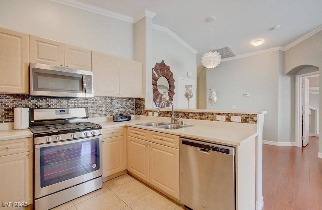 Las Vegas, NV 89178,8811 Tomnitz AVE #101