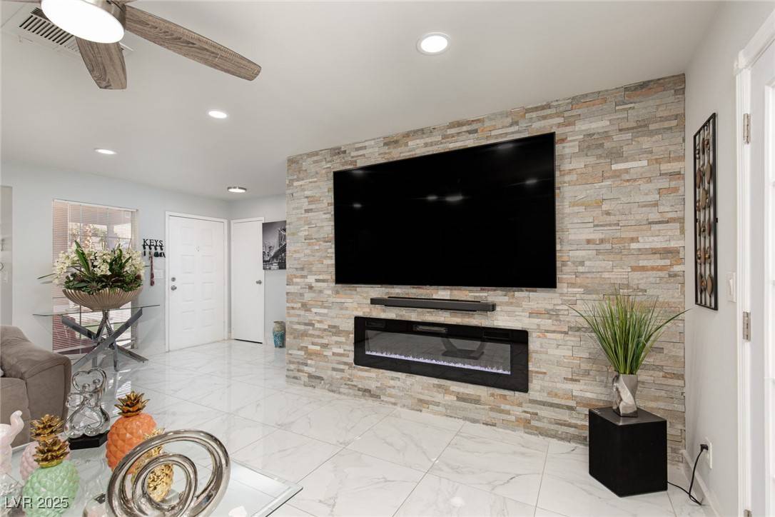 Las Vegas, NV 89156,1911 Venalynne ST
