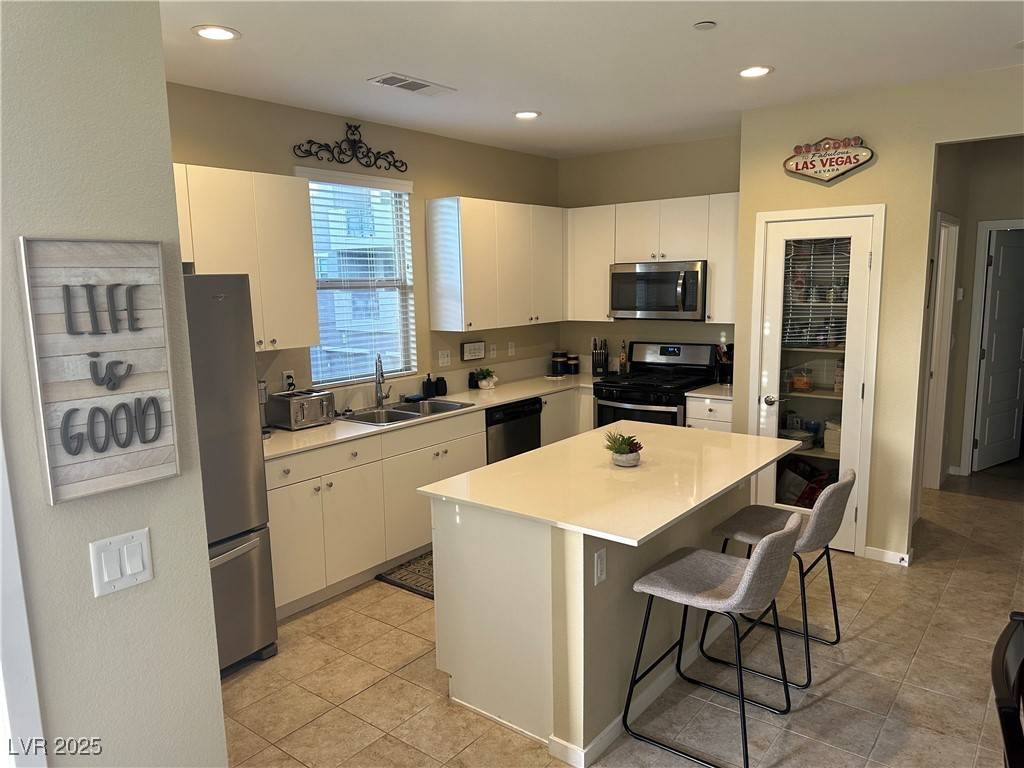 Las Vegas, NV 89135,11257 Rainbow Peak AVE #201