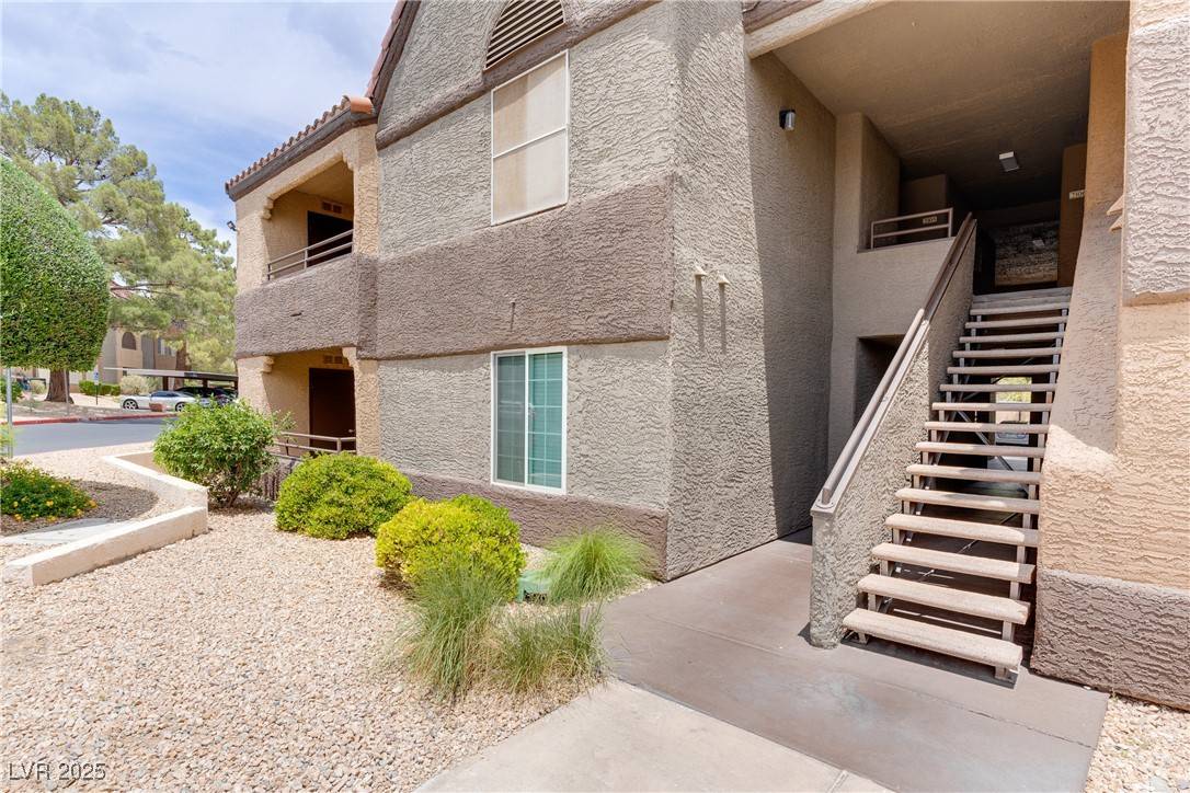 Las Vegas, NV 89117,2200 S Fort Apache RD #2116