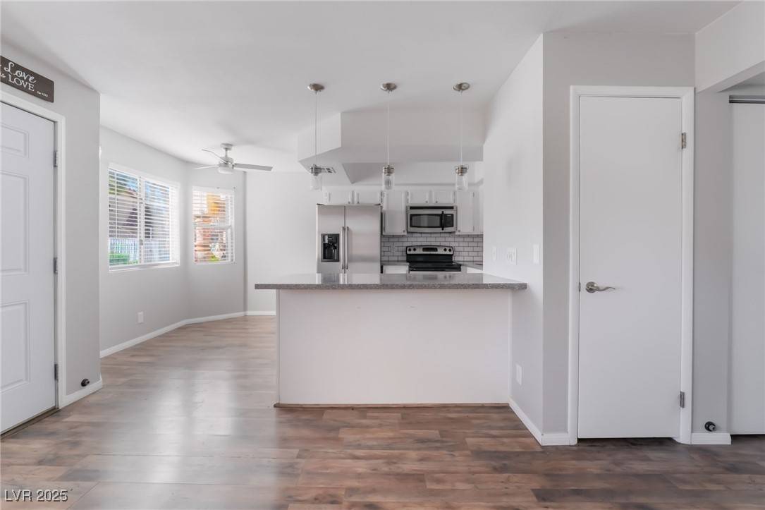 Las Vegas, NV 89128,912 Falconhead LN #101