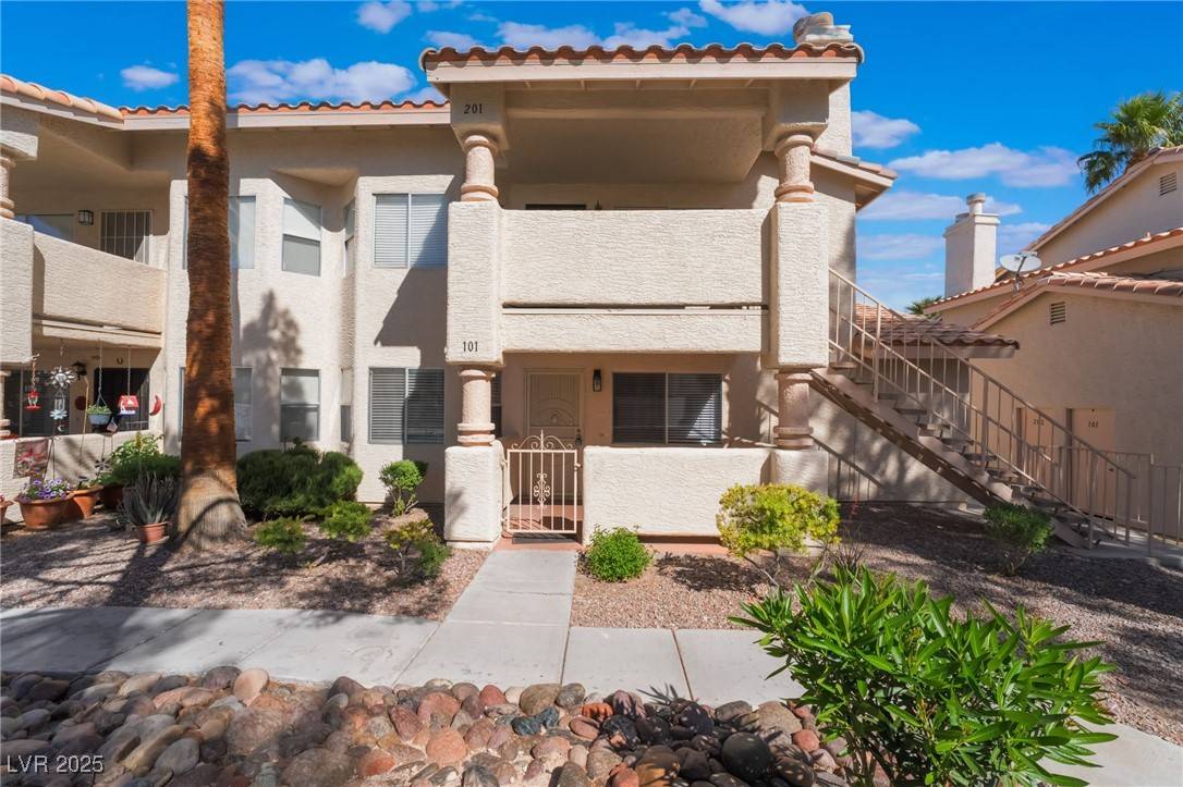 Las Vegas, NV 89128,912 Falconhead LN #101