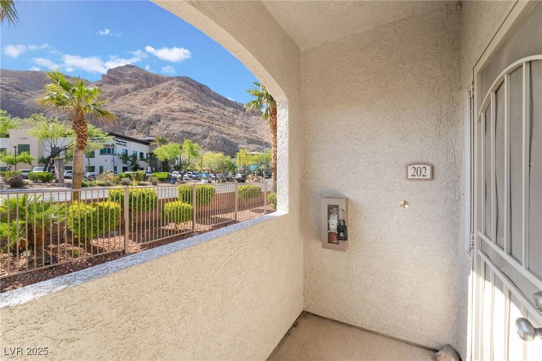 Las Vegas, NV 89129,3325 CACTUS SHADOW ST #202