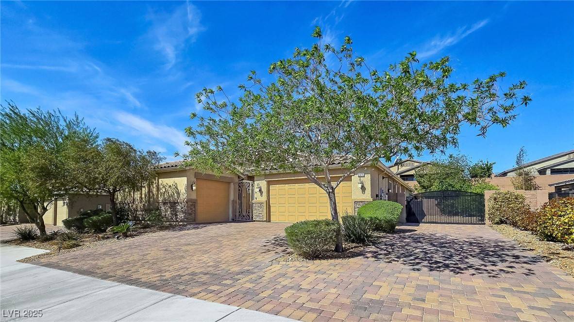 Las Vegas, NV 89149,6975 Hopi Summit CT