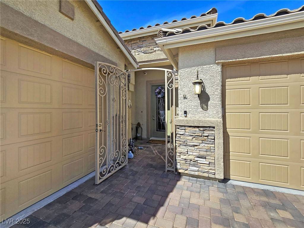 Las Vegas, NV 89149,6975 Hopi Summit CT