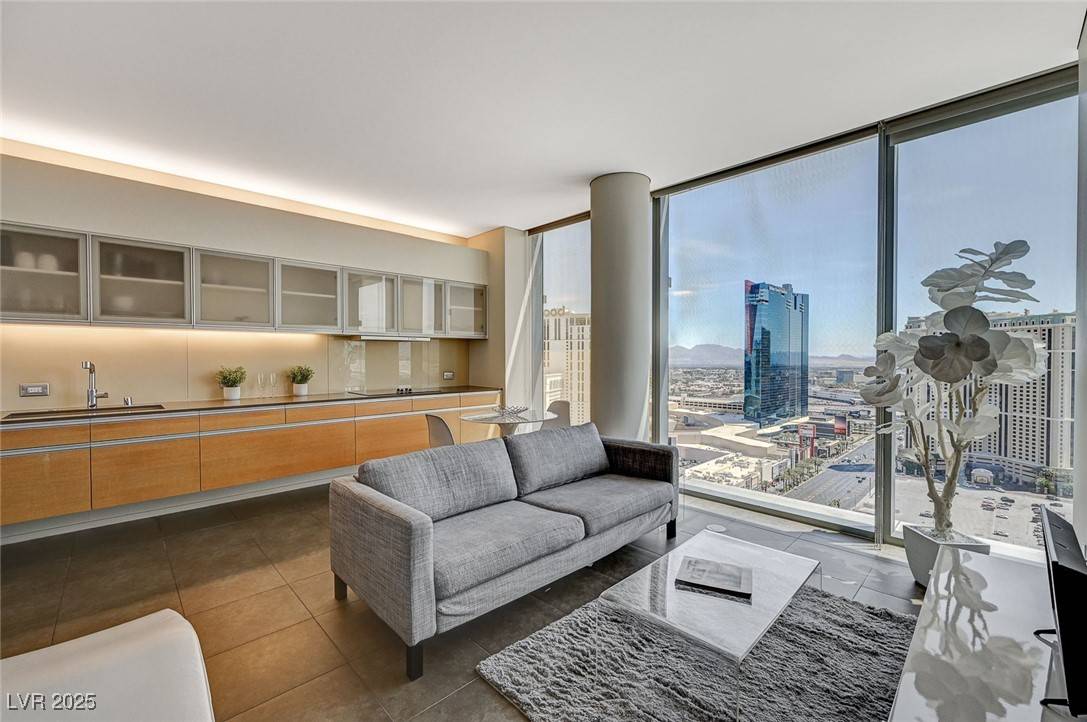 Las Vegas, NV 89158,3722 Las Vegas BLVD #2204
