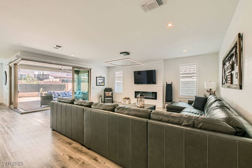 Las Vegas, NV 89166,10456 Skye Arroyo AVE