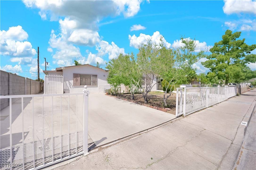 Las Vegas, NV 89110,45 Prince LN