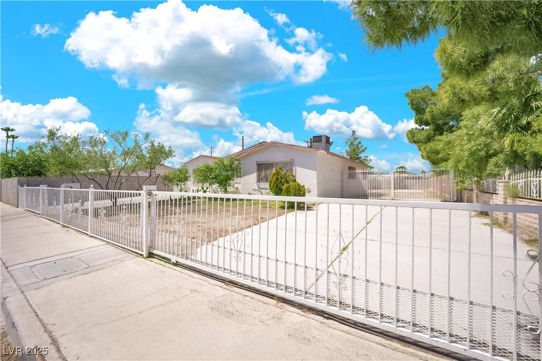 Las Vegas, NV 89110,45 Prince LN
