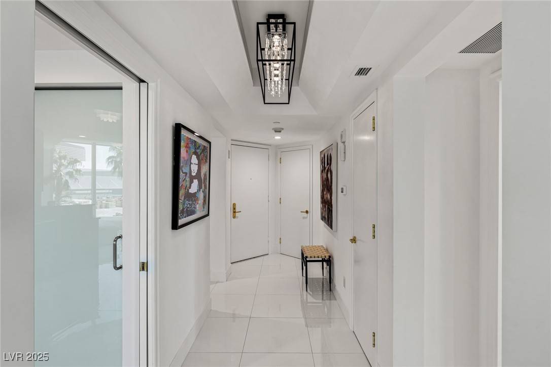 Las Vegas, NV 89109,2857 Paradise RD #305
