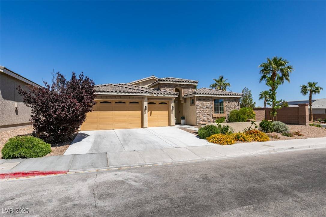 Henderson, NV 89014,768 Flowing Meadow DR