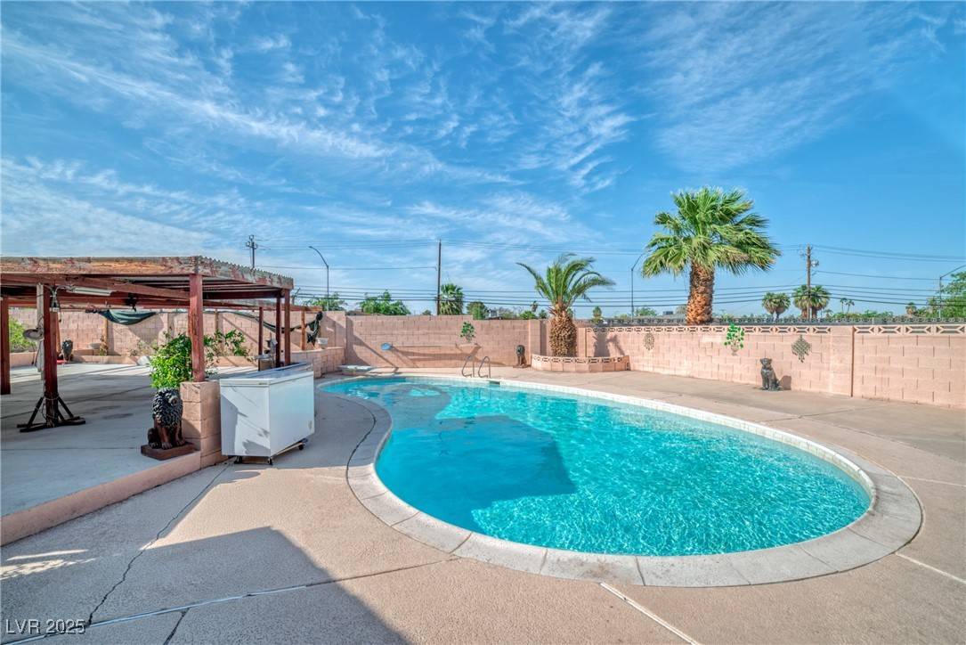 Las Vegas, NV 89121,3558 Wayne CIR