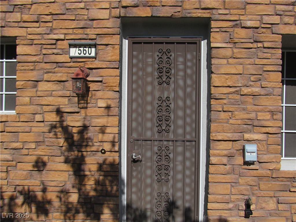 Las Vegas, NV 89143,7560 NICKLIN ST