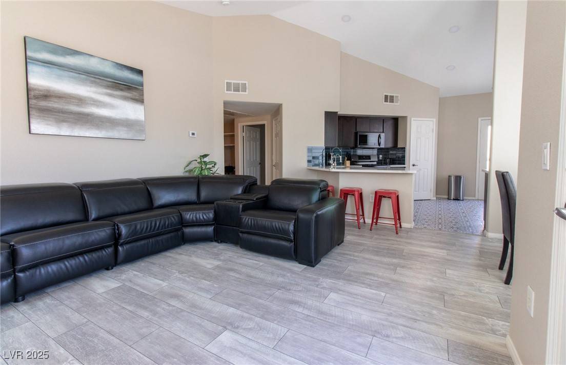 Las Vegas, NV 89129,10550 W Alexander RD #2068