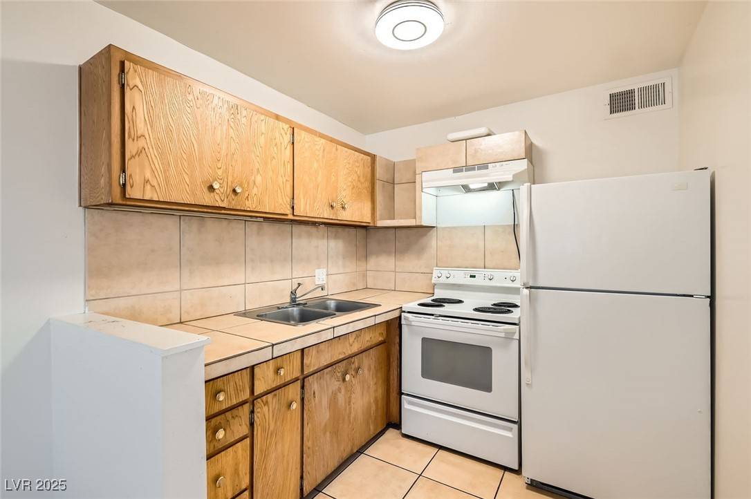 Las Vegas, NV 89107,212 Orland ST #19