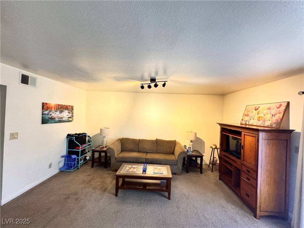 Las Vegas, NV 89103,5220 Indian River DR #277