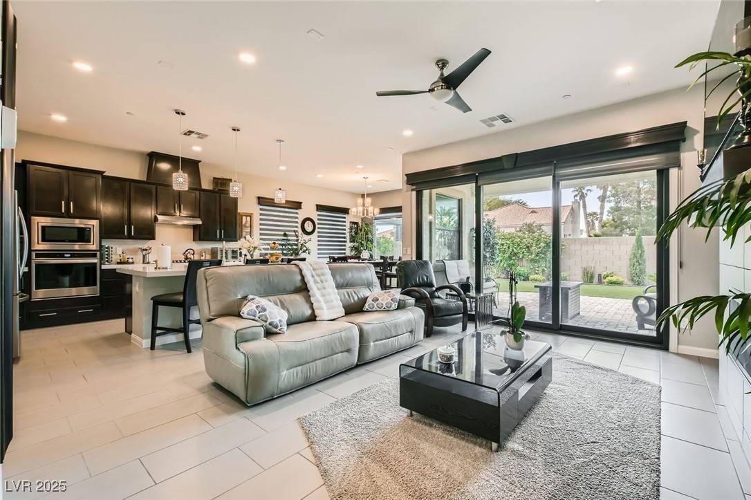 Las Vegas, NV 89129,7473 Deschutes CIR