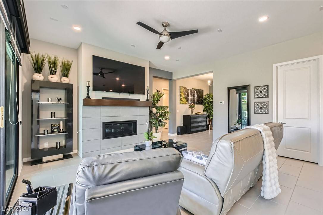 Las Vegas, NV 89129,7473 Deschutes CIR