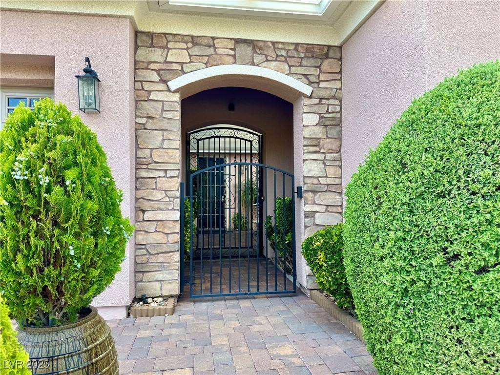 Henderson, NV 89044,2312 Indigo Island ST