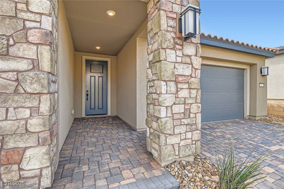Henderson, NV 89011,58 Sun Lily LN