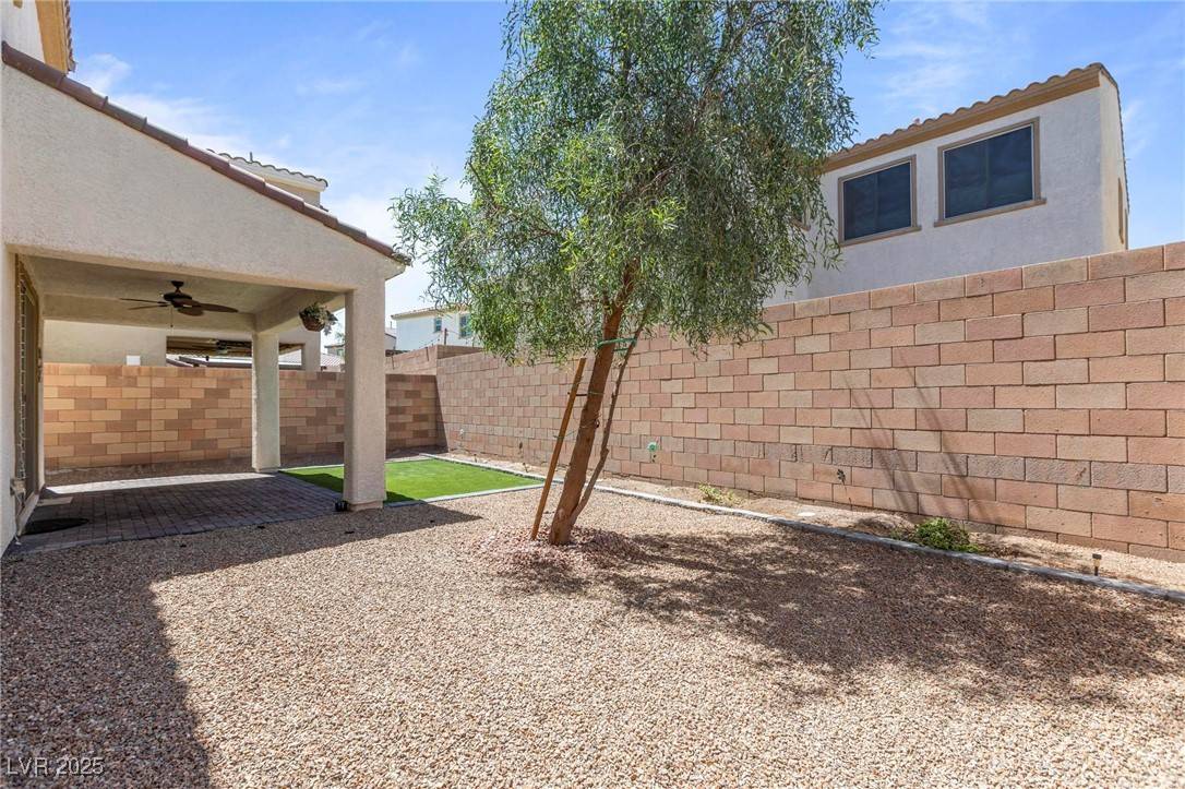 Henderson, NV 89011,1105 Strada Pecei