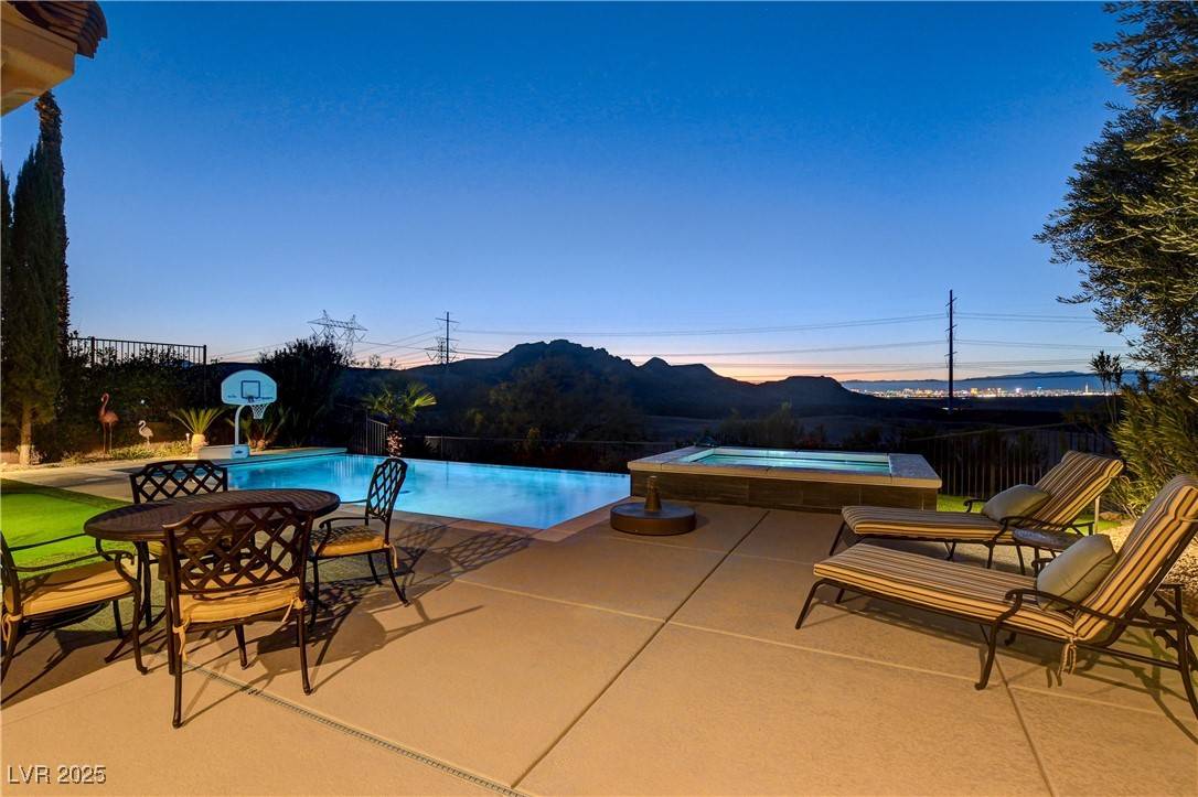 Henderson, NV 89011,19 Contrada Fiore DR