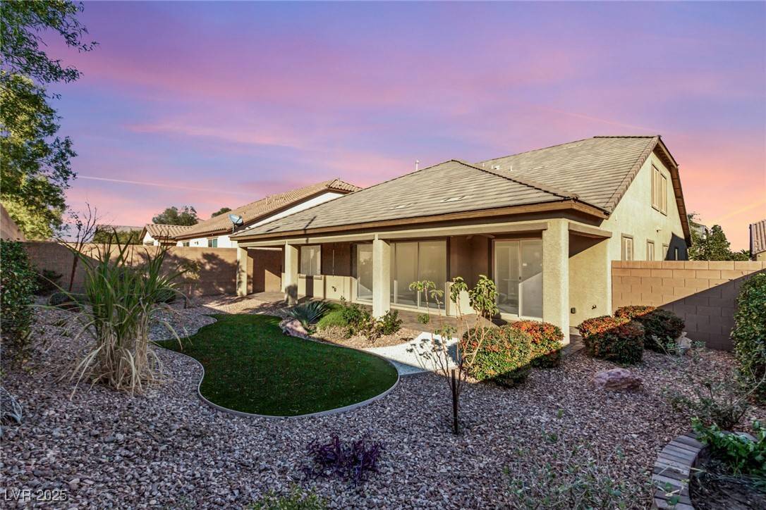 Las Vegas, NV 89113,8797 Pinley Spring ST