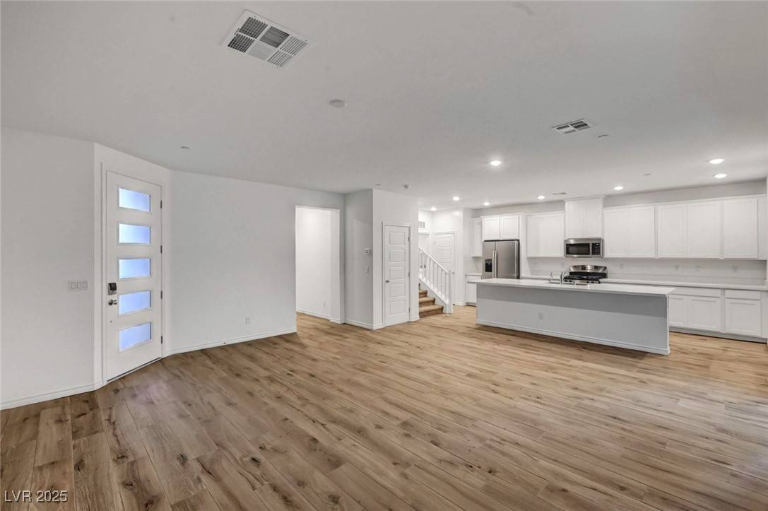 Las Vegas, NV 89138,600 North Carriage Hill DR #1144