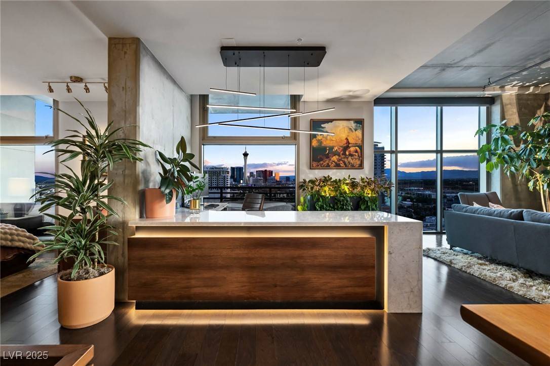 Las Vegas, NV 89101,353 E Bonneville AVE #1302