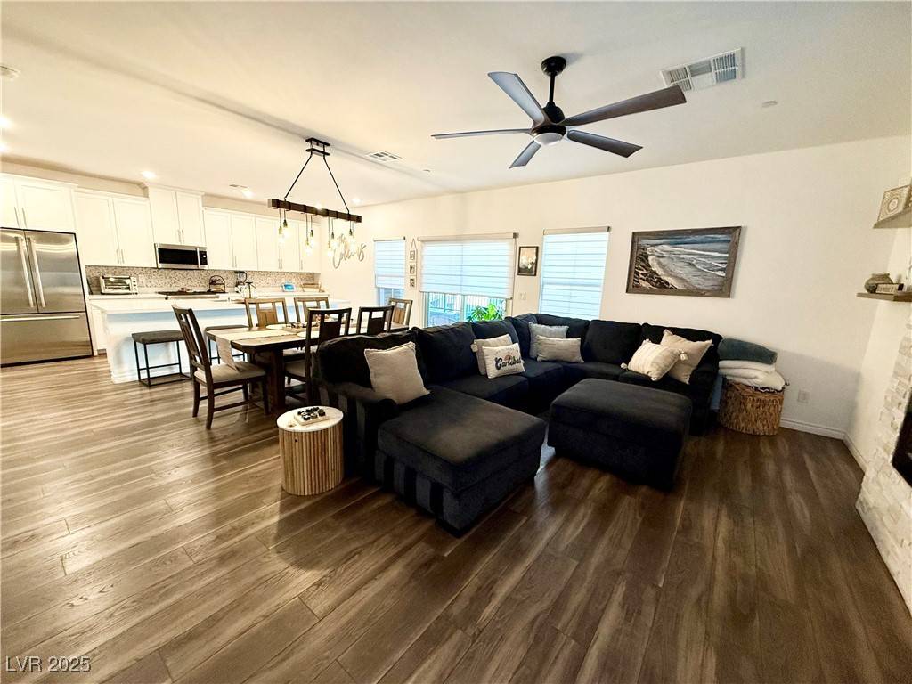 Las Vegas, NV 89138,600 N Carriage Hill DR #1082