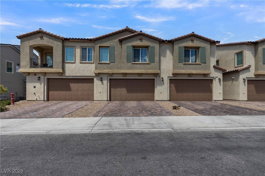 Henderson, NV 89011,236 Callen Falls AVE #1211