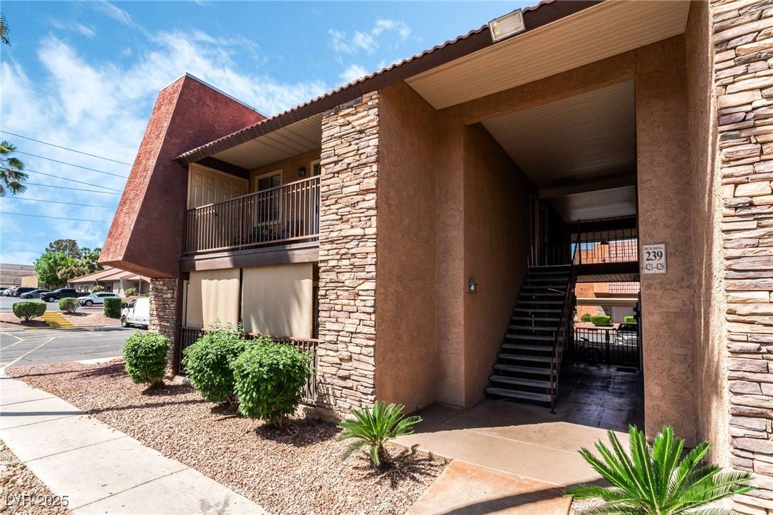 Las Vegas, NV 89103,5020 Indian River DR #424