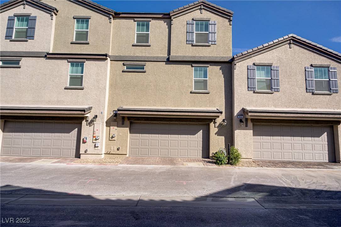 Henderson, NV 89015,664 Foam Flower LN