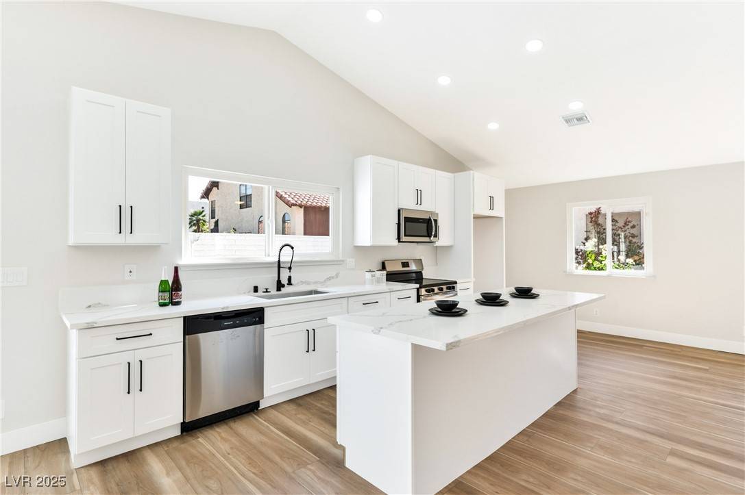Las Vegas, NV 89107,811 Spyglass LN