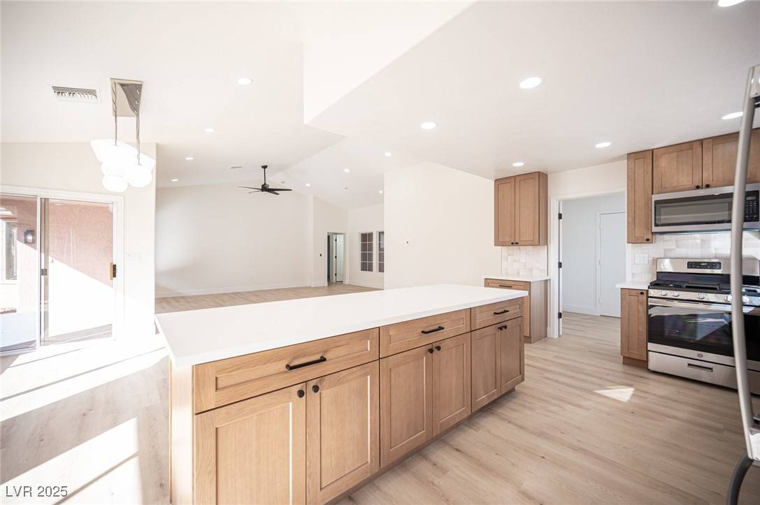 Las Vegas, NV 89134,9817 Kernville DR