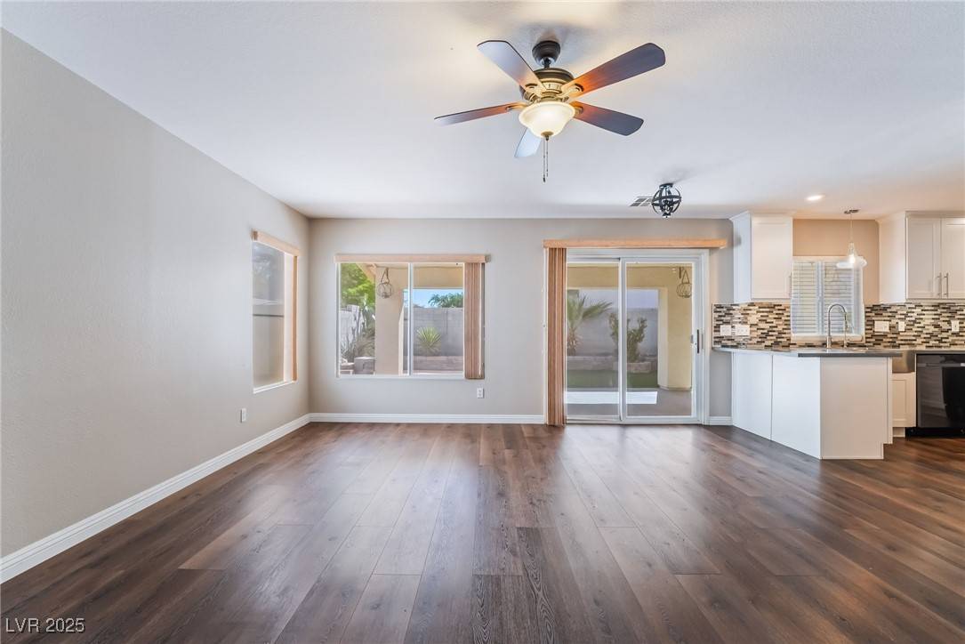 Las Vegas, NV 89183,10166 Monks Hood CT