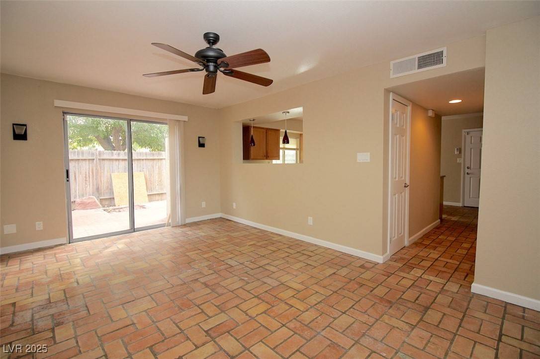 Las Vegas, NV 89119,1467 Hialeah DR #C