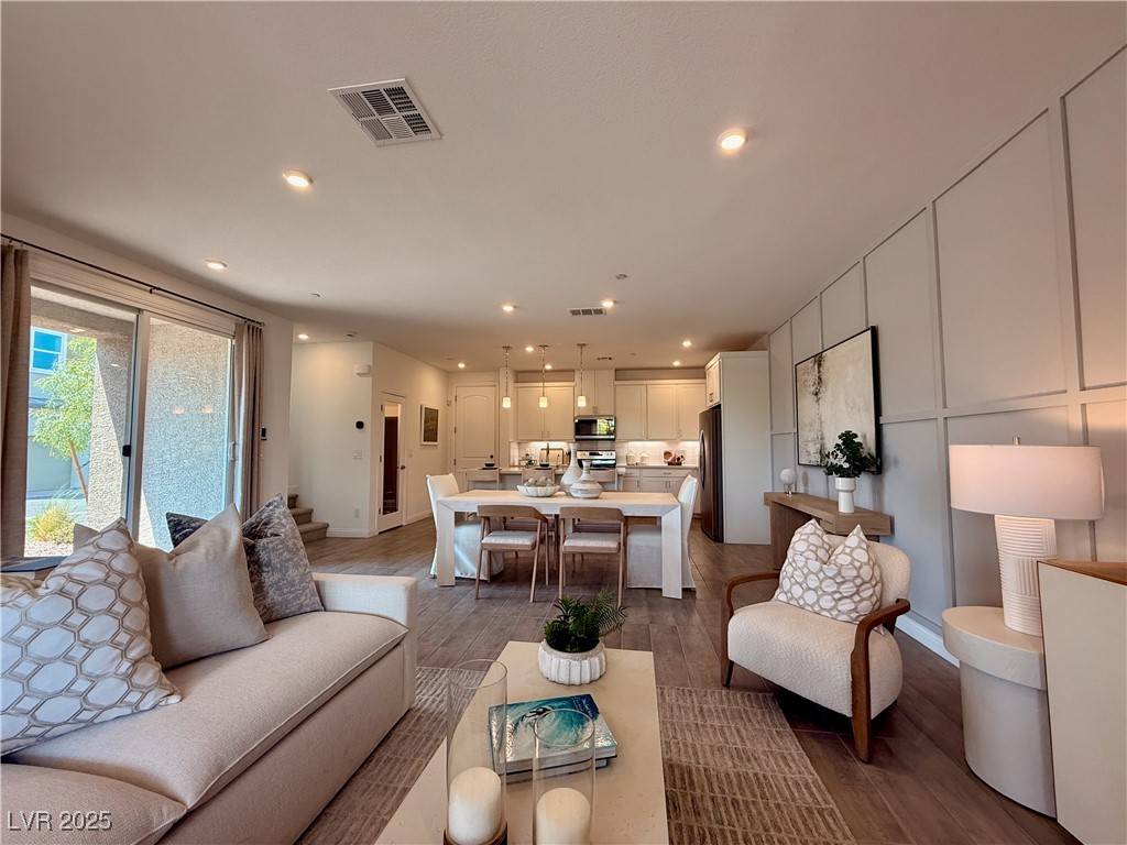 Henderson, NV 89011,802 Royal Beekman ST
