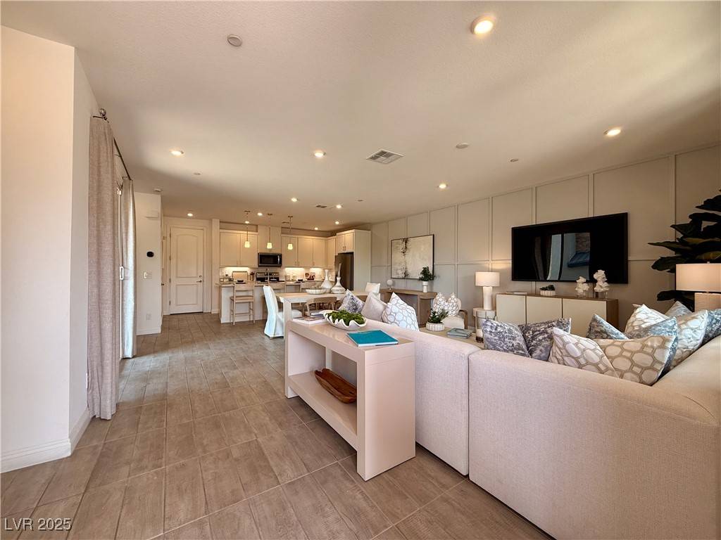 Henderson, NV 89011,802 Royal Beekman ST