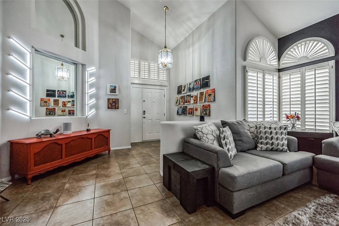 Henderson, NV 89014,271 Sunshine Springs CT
